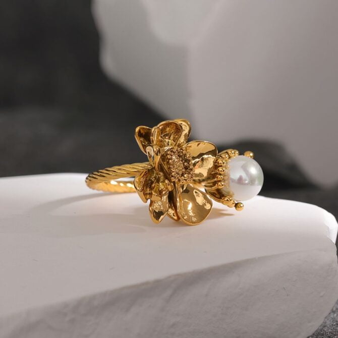 Anillo Ajustable De Flor De Perla Chapado En Oro De 18k 9