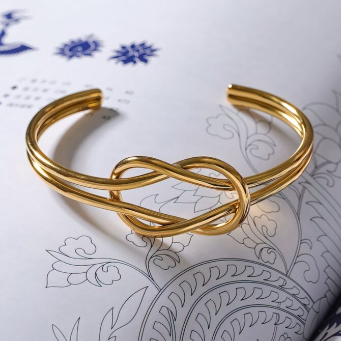 Brazalete De Doble Nudo Chapado En Oro De 18k 5