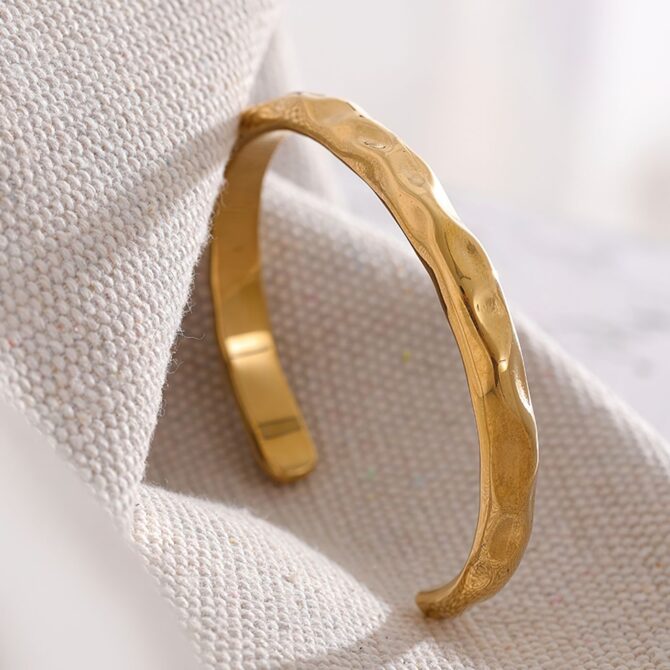 Brazalete Orgánico Irregular Chapado En Oro De 18k 4