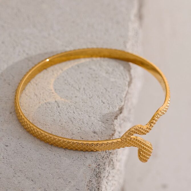 Pulsera De Serpiente Bañada En Oro De 18k 10