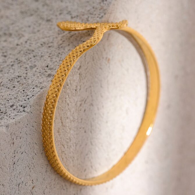 Pulsera De Serpiente Bañada En Oro De 18k 11