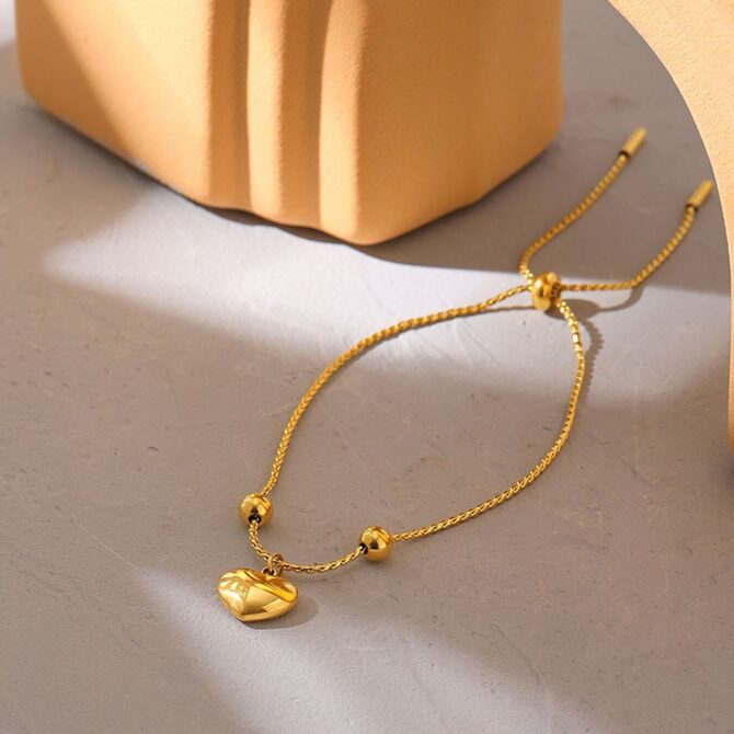 Pulsera con colgante de corazón de nácar chapada en oro de 18 quilates 5